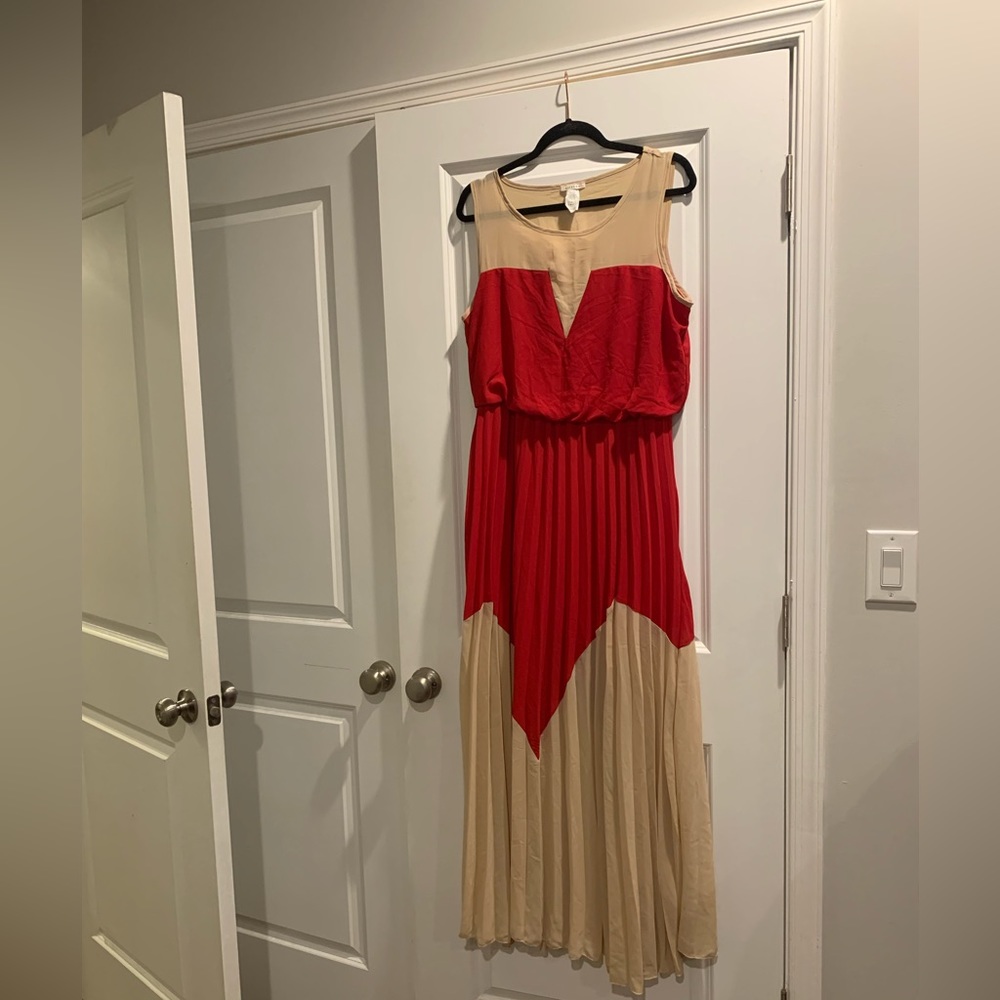 Plus Size Colorblock Pleated Maxi Dress